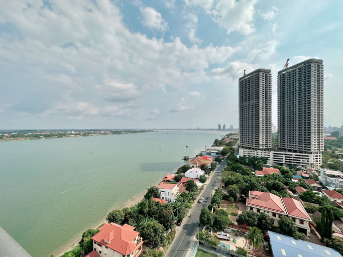 Exterior & Views 29