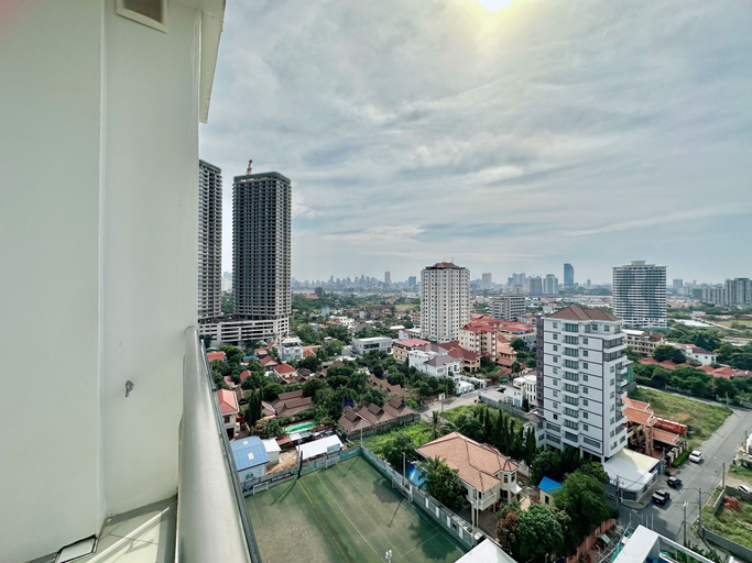 Exterior & Views 28