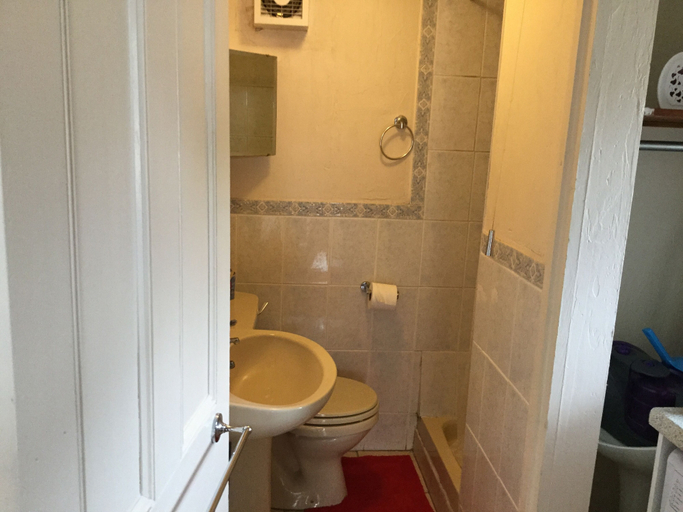 Bathroom, Stunning 1-bed Cottage in Ashford William Harvey, Kent