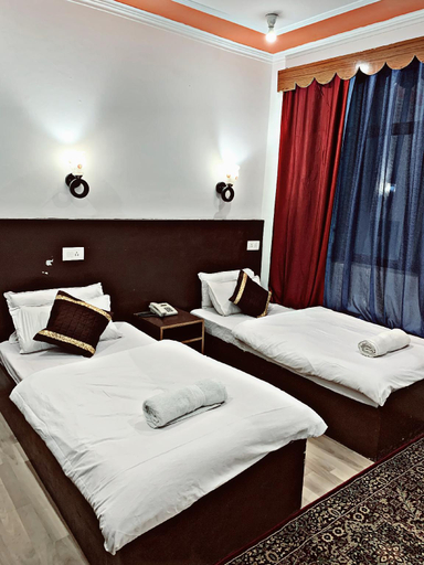 Others 5, Hotel Brownhills, Kargil