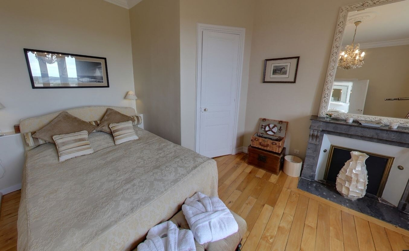 Bedroom 4, Chateau Valcreuse, Vienne