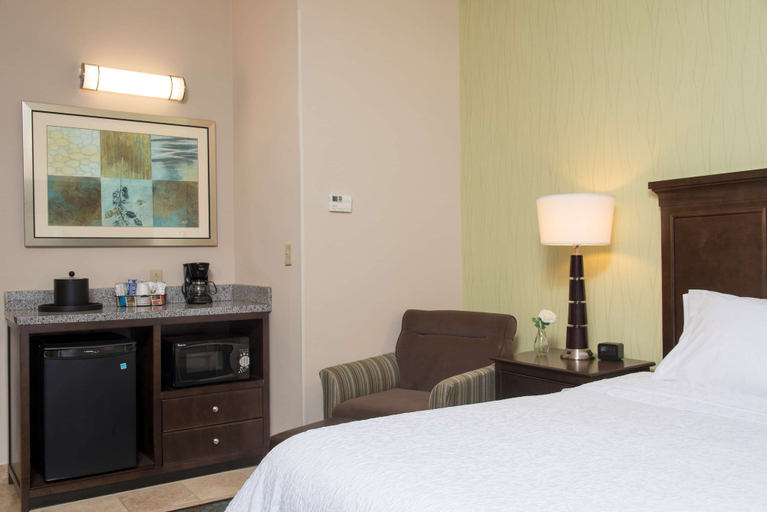 Bedroom 2, Hampton Inn and Suites Kokomo, Howard