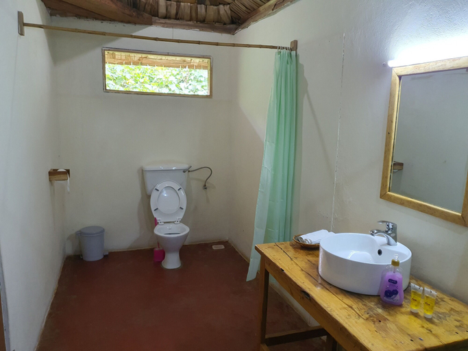 Bathroom 3, Buhoma Gorilla Camp, Kinkiizi