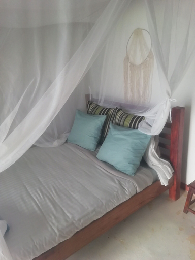 Bedroom 2, Mirana, Analanjirofo
