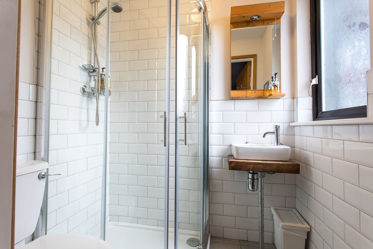 Bathroom 3, The Nest Boutique Hostel