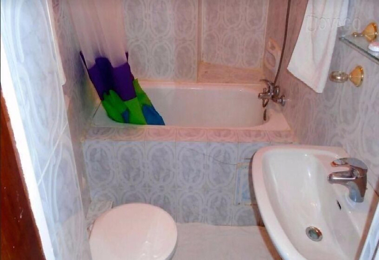 Bathroom, Hotel Montparnasse, Oran
