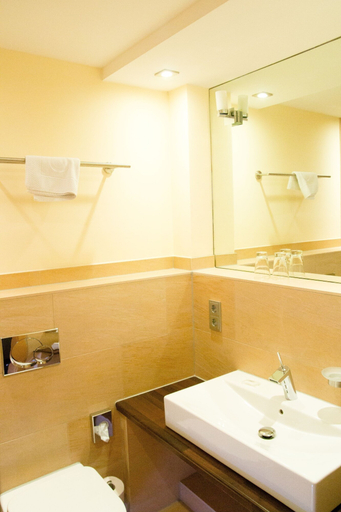 Bathroom 3, Wiechmanns Weserhotel, Wesermarsch