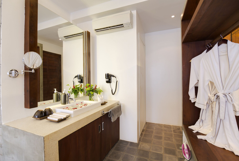 Bathroom 4, Solitaire Damnak Villa Hotel, Siem Reap