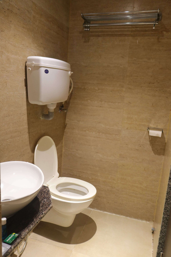 Bathroom 4, Hotel Pub Street Inn, Thane