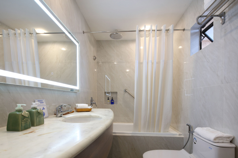 Bathroom 18