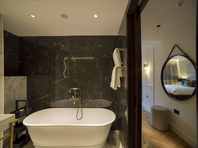Bathroom 5, The Guardsman Hotel and Residences, London