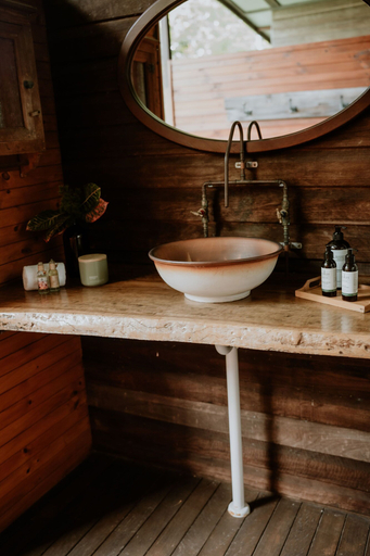 Bathroom, Castle Rock Farm, Livingstone - Pt B