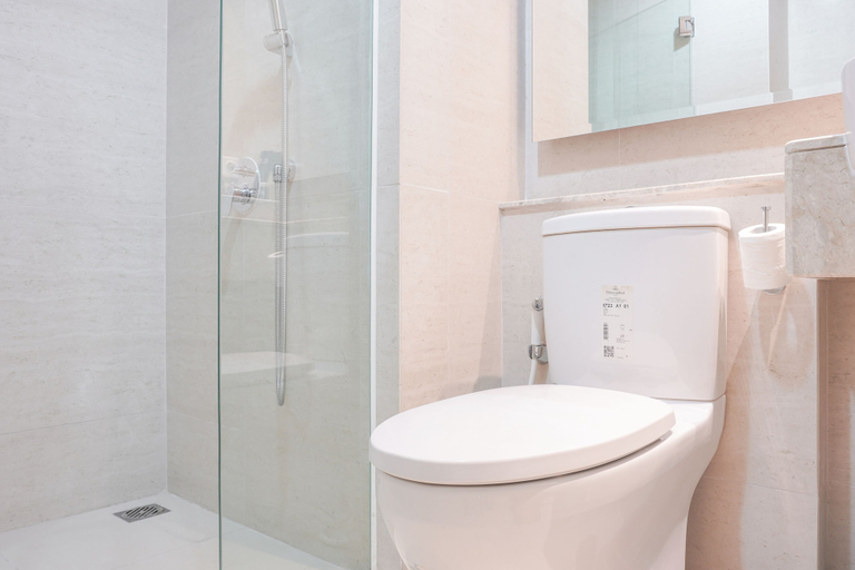 Bathroom 2, Nice And Homey 1Br At Gold Coast Apartment, North Jakarta