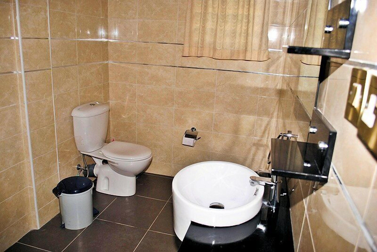 Bathroom 4, Eusbett Hotel, Sunyani