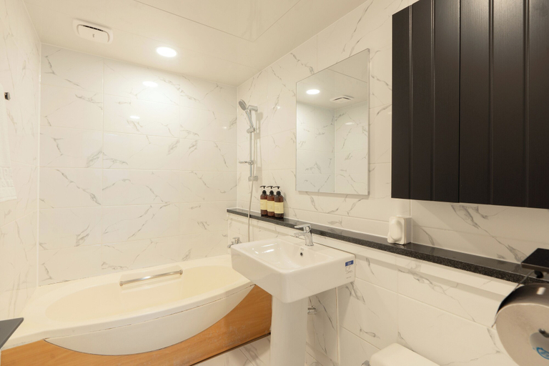 Bathroom 3, Oceanpalade Hotel and Resort, Jeju