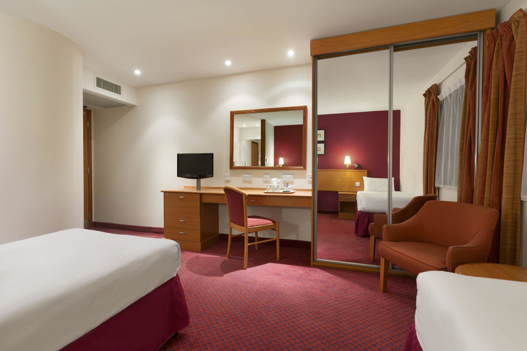 Bedroom 3, Days Inn by Wyndham Stevenage North, Hertfordshire