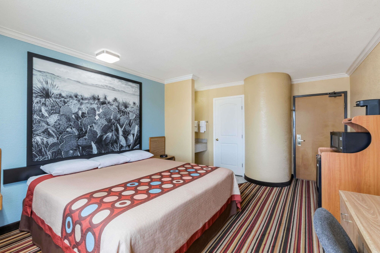 Bedroom 4, Super 8 by Wyndham Midland, Midland