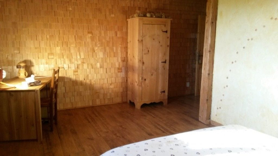 Bedroom 4, Chambres d'Hôtes La Fée Verte, Doubs