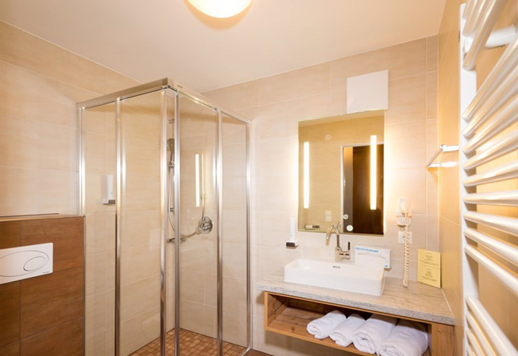 Bedroom 5, Hotel Vitaler Landauerhof, Liezen