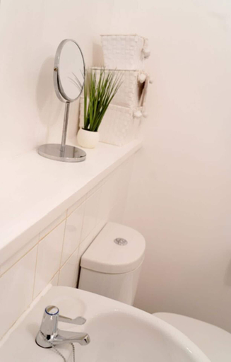 Bathroom 4, East London 1-bed Apt, Sleeps 2, With Parking, London