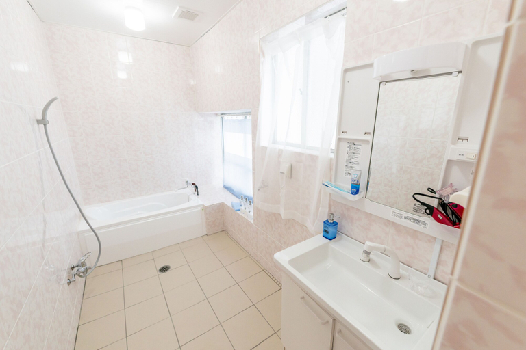 Bathroom, Paraiso de Motobu, Motobu