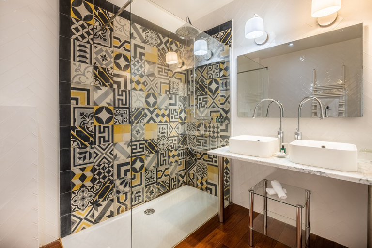 Bathroom 5, Le Palais Gallien Hôtel & Spa, Gironde