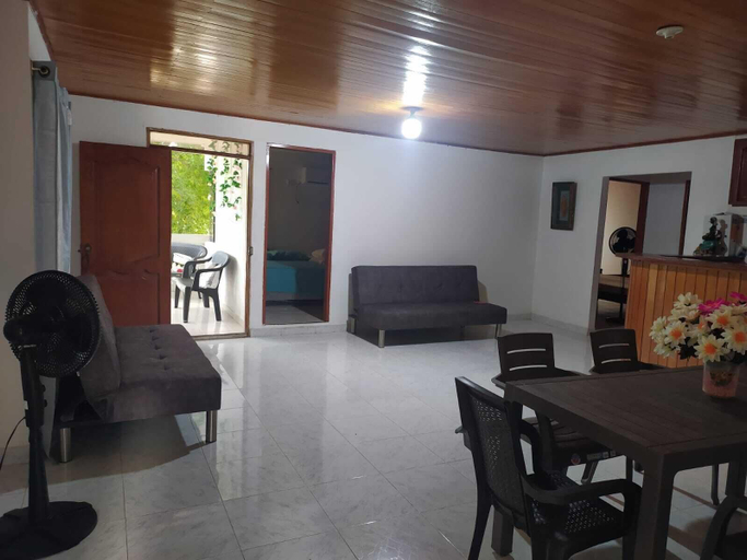 Others 5, samalinda, Santa Marta (Dist. Esp.)