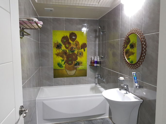 Bathroom 3, HITE Hotel, Jinhae