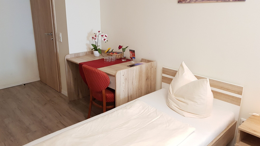 Bedroom 2, Garni City Hotel, Ostallgäu
