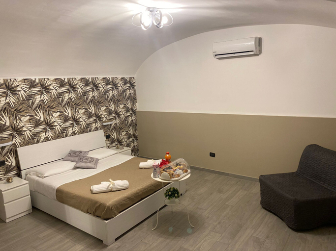 Bedroom 5, Montesanto Group, Napoli
