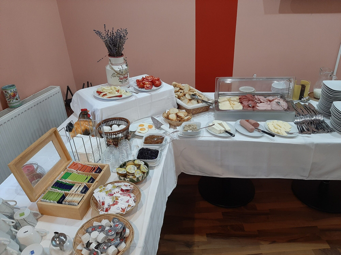 Food & Drinks 5, Pensiune Safrane, Baile Herculane