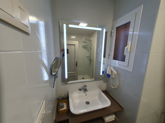 Bathroom 5, Hotel La Carreta, Valencia