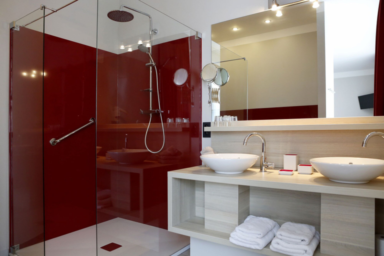 Bathroom 4, Hotel Boomgaard, Limburg