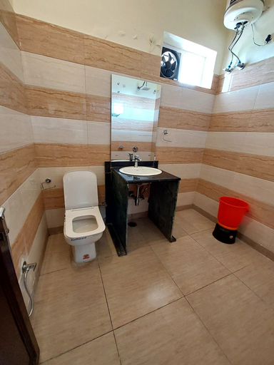 Bathroom 3, The Corbett Jungle, Nainital