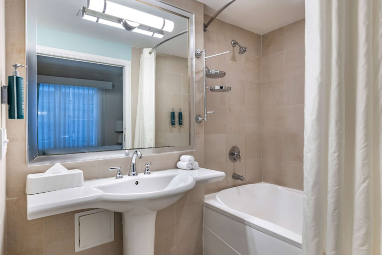 Bathroom 4, Hilton Vacation Club Crescent on South Beach Miami, Miami-Dade