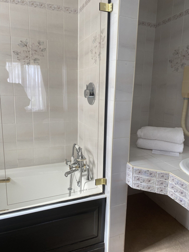 Bathroom 3, The Inglenook, West Sussex