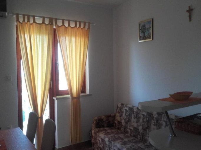 Bedroom 2, Apartments Smilje & Maslina, Obrovac