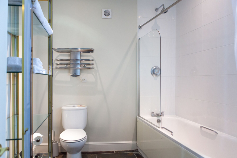 Bathroom 4, The Old Vine, Hampshire