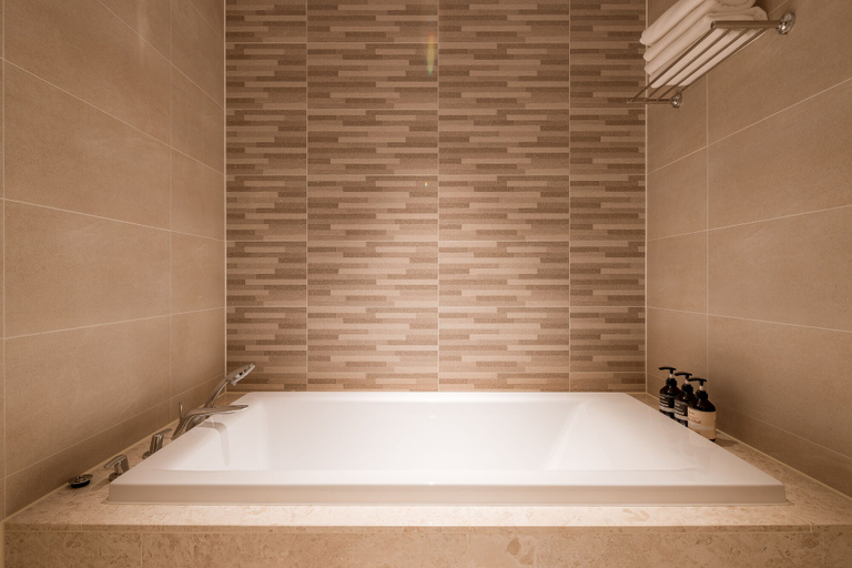 Bathroom 4, Chestertons Sokcho, Sokcho
