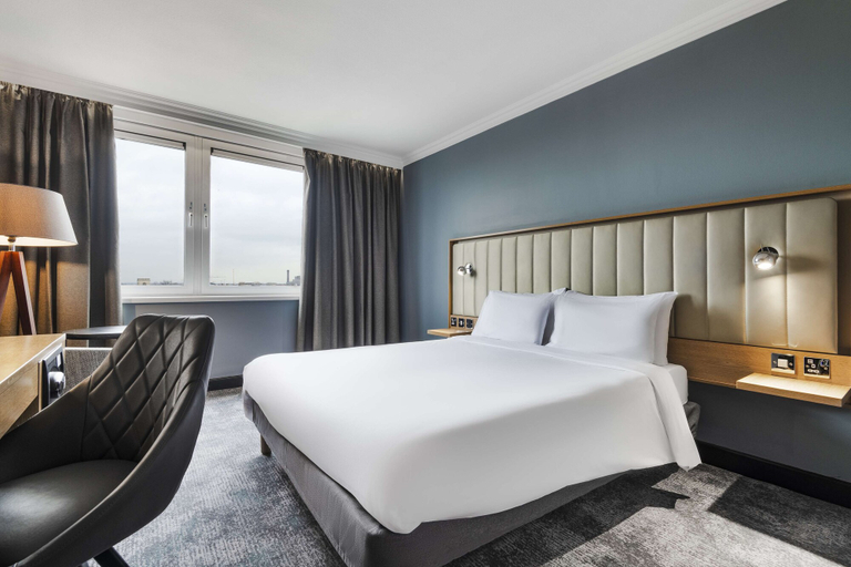 Bedroom 5, Radisson Hotel York, York