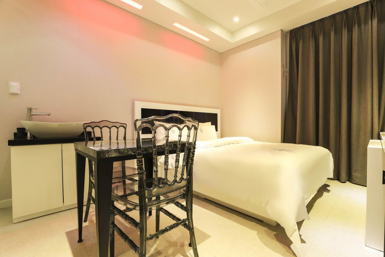 Bedroom 3, LA View Hotel, Gandong