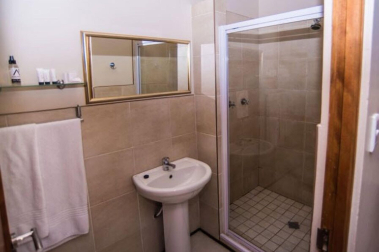 Bathroom 5, Adelante Lodge, Mangaung