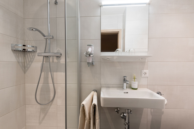 Bathroom 4, Gästehaus Zwischenberger, Spittal an der Drau