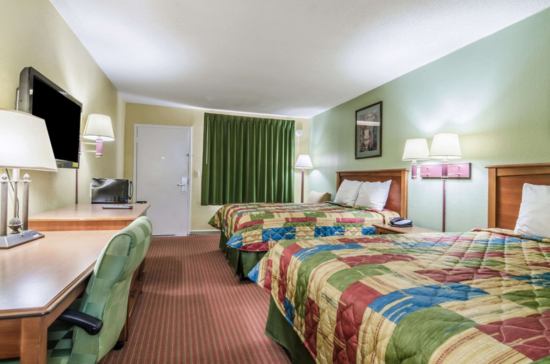 Bedroom 4, Regency Inn, Cloud