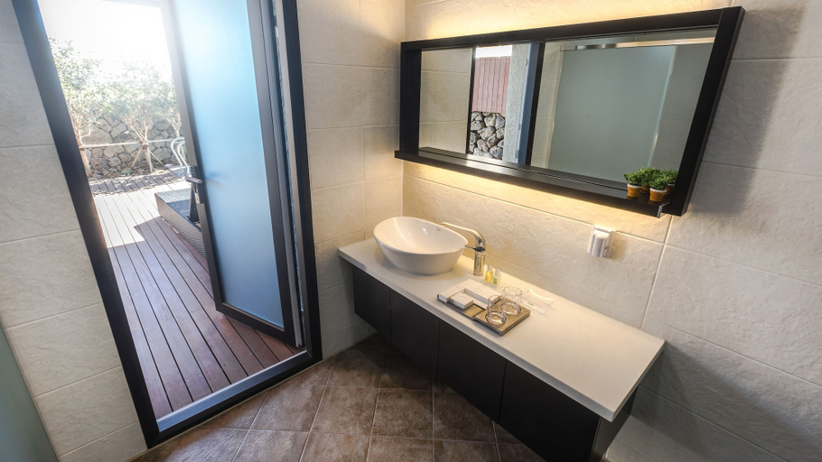 Bathroom 4, Marvillrick Spa&Poolvilla, Jeju