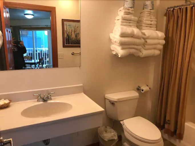 Bathroom 3, Longliner Lodge and Suites, Sitka