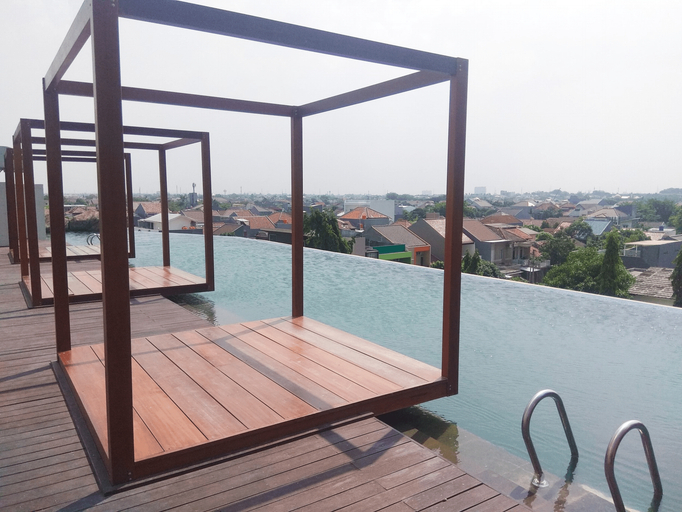 Others 2, Modern Elegant Studio Grand Kamala Lagoon Apartment By Travelio, Bekasi