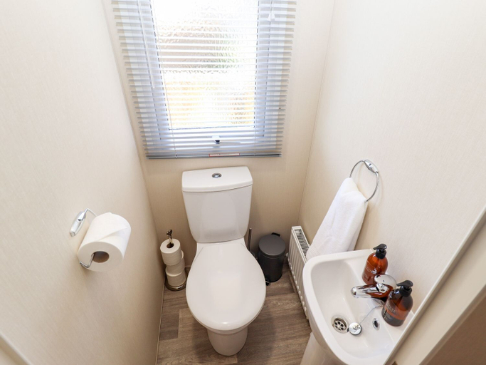 Bathroom, 3 Bed New Lodge, Sleeps 4, Pets Welcome, East Riding of Yorkshire