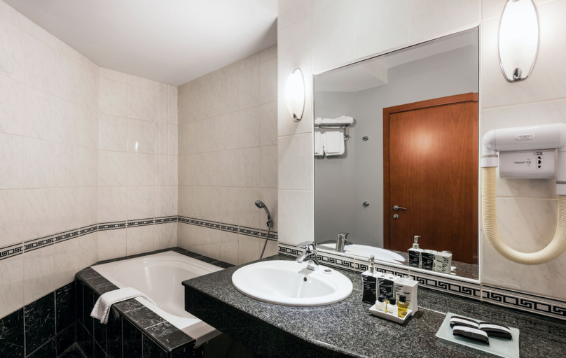 Bathroom 4, Hotel Arka