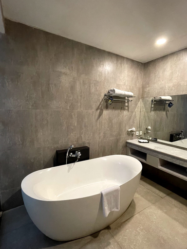 bathroom 4